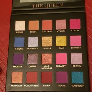 Eloise Beauty The Queen eyeshadow palette